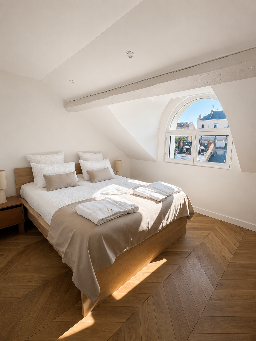 Chambre lit double de l'Appart' Cocon Mansardé