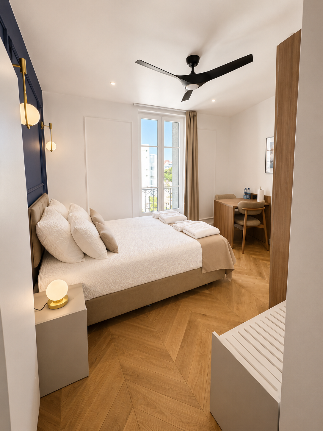 Chambre lit double avec balcon, Appart' Confort