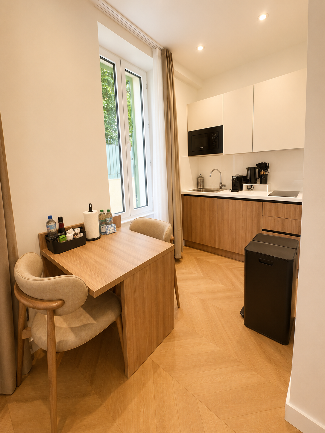 Kitchenette bois et espace repas