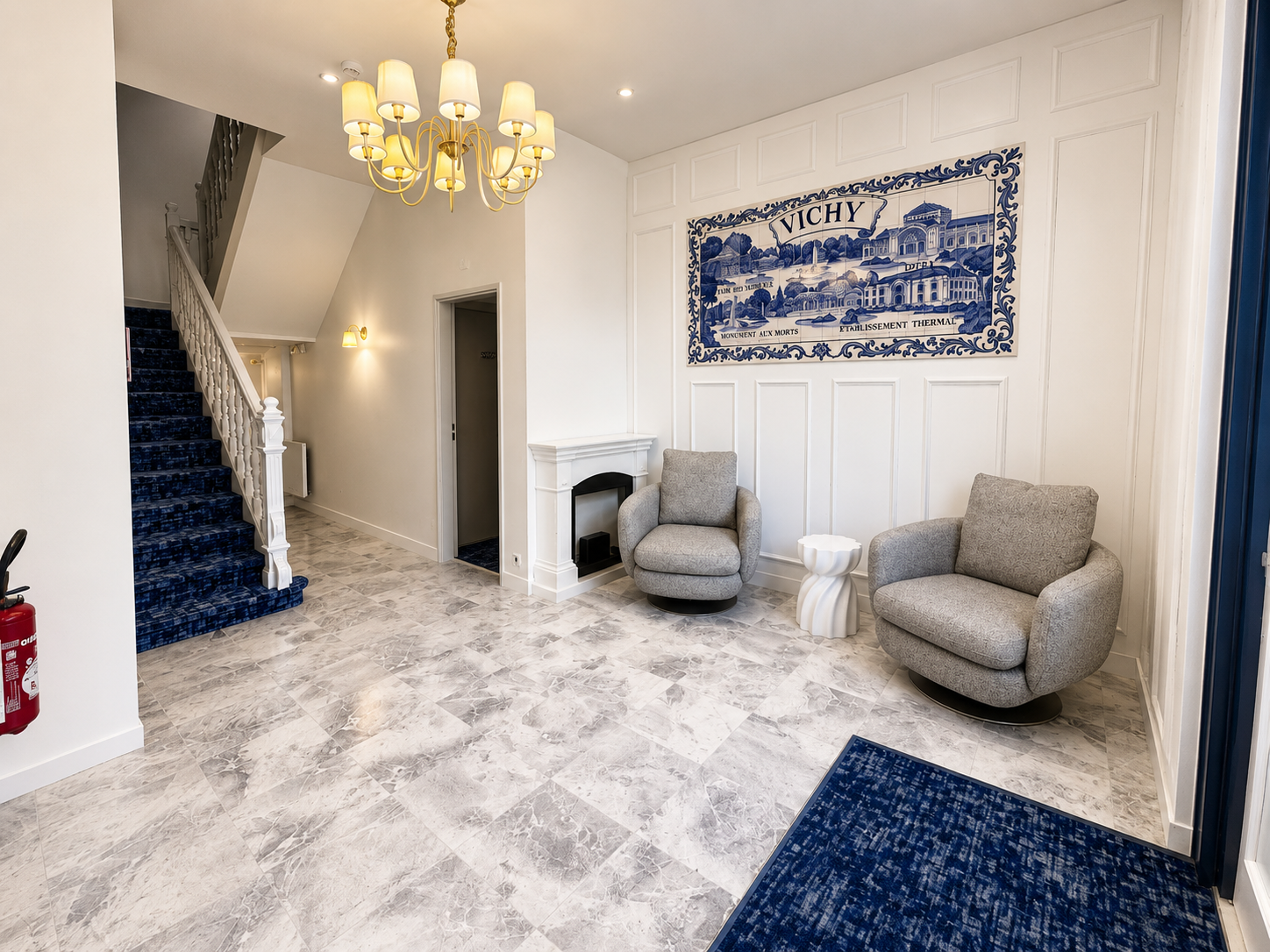 Charte Qualité Clés Prestige — Collection Privée Les Sources Callou Vichy : hall d'accueil marbre boiseries et azulejos, incarnation du luxe et de l'excellence du label 4 Clés Prestige