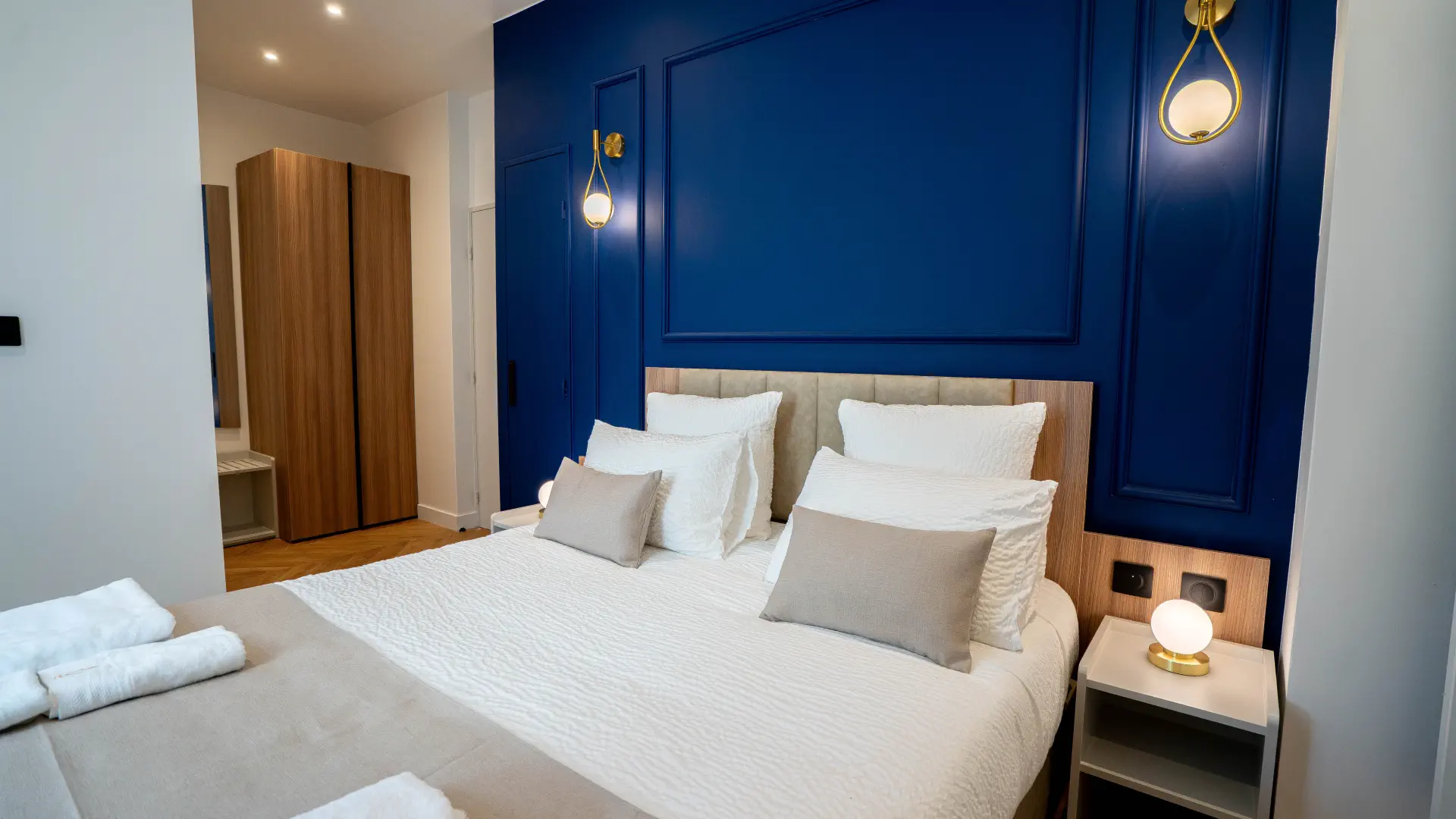 Chambre lit Queen size, Appart' Deluxe avec Véranda